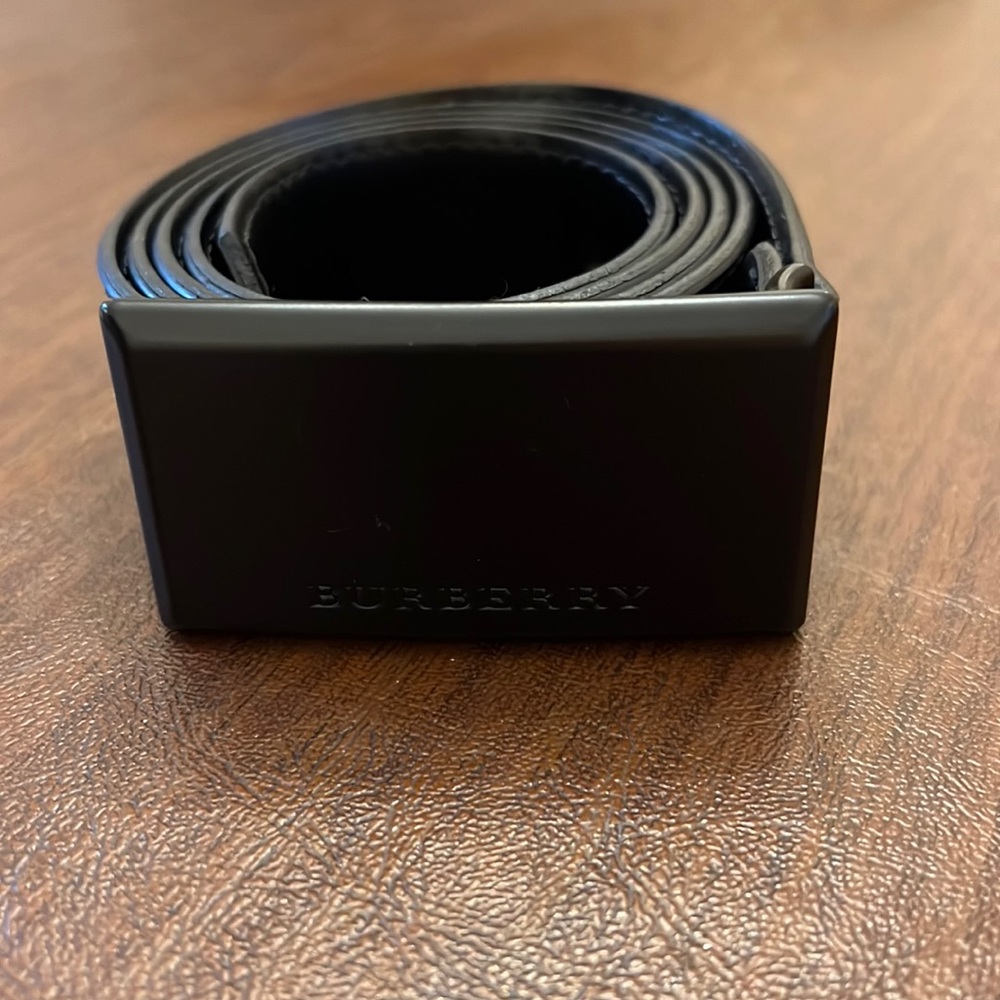 Men’s authentic Burberry belt size 40